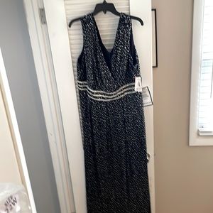 NWT- stunning v neck navy & silver formal gown